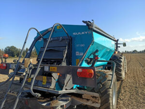 Dans le cadre du marché collectif mené en collaboration avec l'ODARC, le GRPF de Corse a fait l'acquisition d'un épandeur d'amendement SULKY XT130. Cette machine permettra notamment d'épandre du calcaire, de la chaux ou du compost afin de booster la fertilité de nos parcelles...